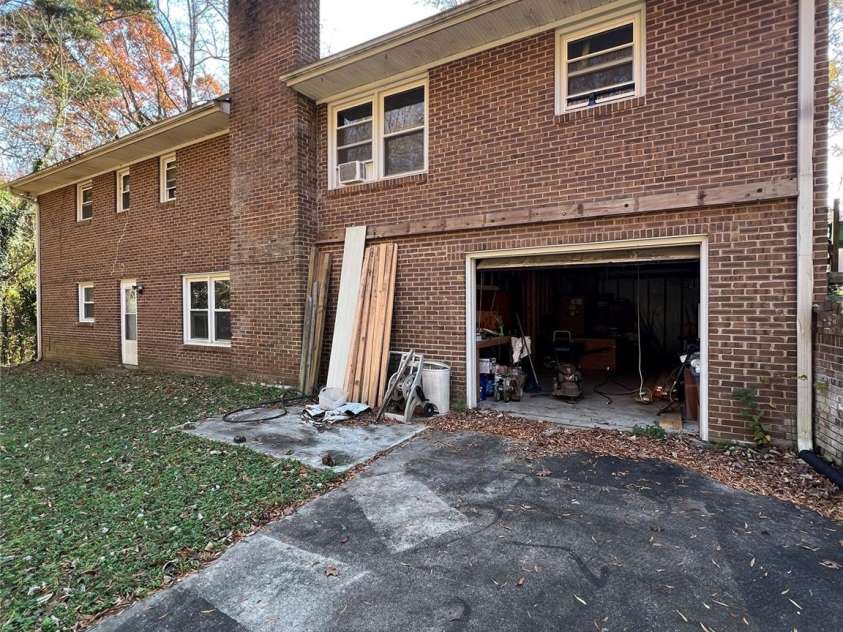 7004 Delisa Drive, Charlotte, NC 28214.  MLS# CAR4373171, YatesRealty ID 17300. 