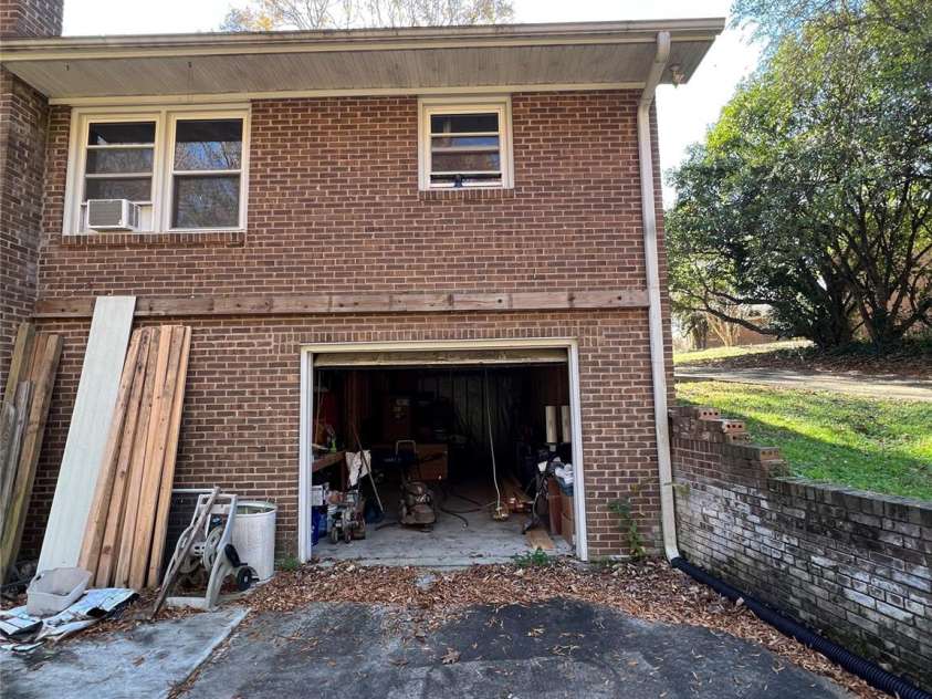 7004 Delisa Drive, Charlotte, NC 28214.  MLS# CAR4373171, YatesRealty ID 17300. 