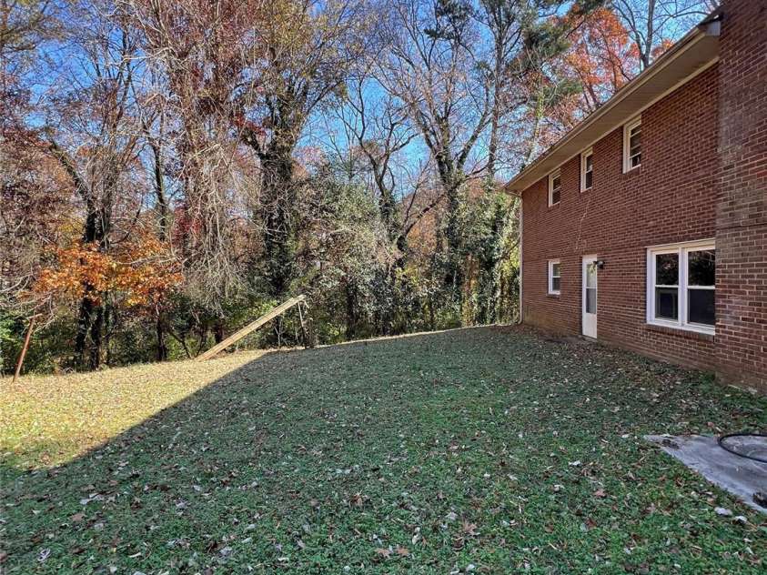 7004 Delisa Drive, Charlotte, NC 28214.  MLS# CAR4373171, YatesRealty ID 17300. 