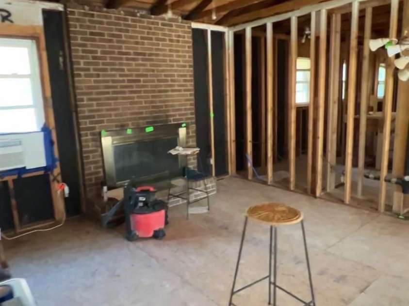 7004 Delisa Drive, Charlotte, NC 28214.  MLS# CAR4373171, YatesRealty ID 17300. 