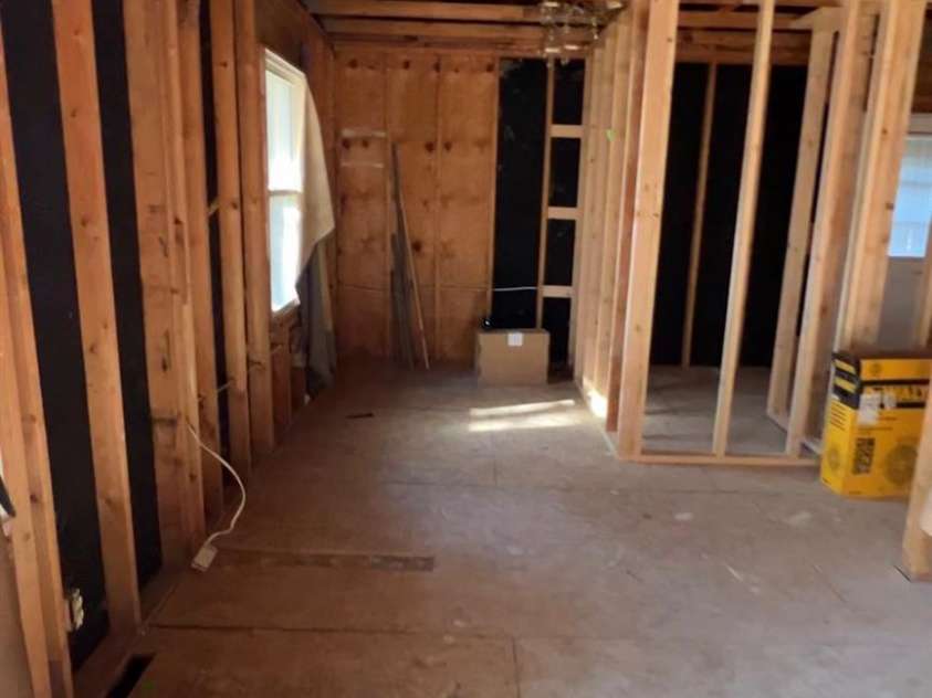 7004 Delisa Drive, Charlotte, NC 28214.  MLS# CAR4373171, YatesRealty ID 17300. Main level