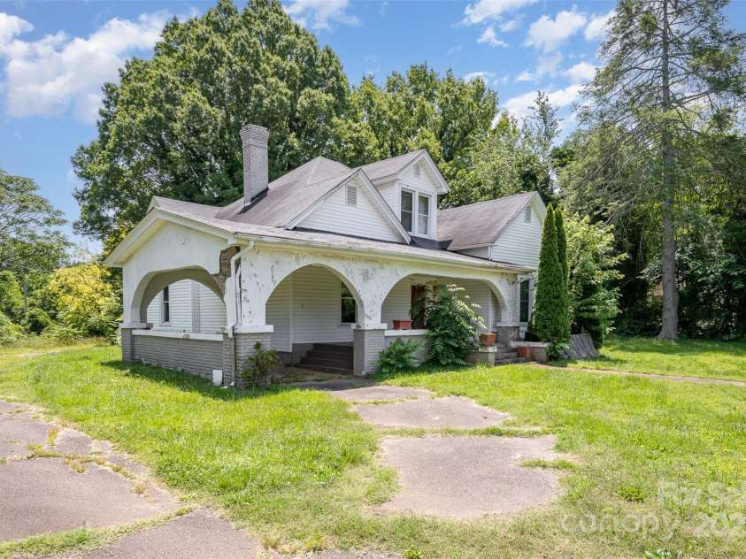 1637 College Avenue, Newton, NC 28658.  MLS# CAR4267245, YatesRealty ID 17301. 