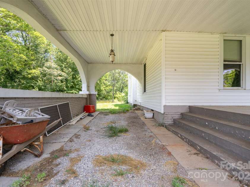 1637 College Avenue, Newton, NC 28658.  MLS# CAR4267245, YatesRealty ID 17301. 