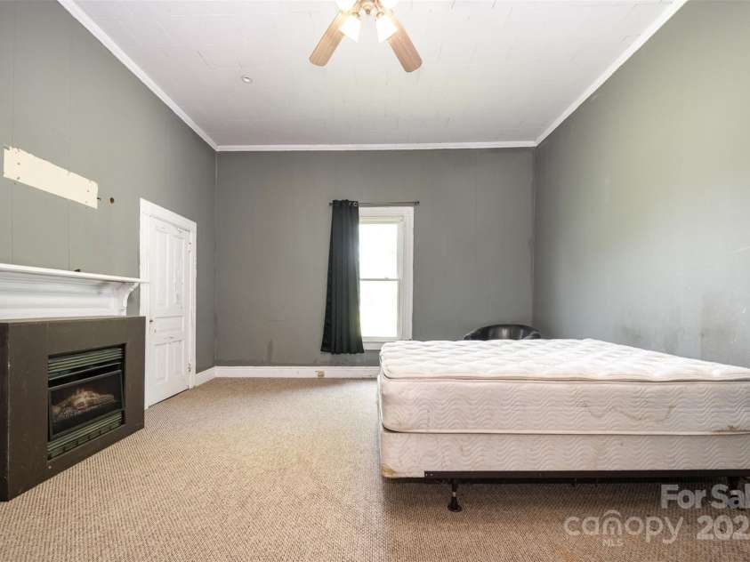 1637 College Avenue, Newton, NC 28658.  MLS# CAR4267245, YatesRealty ID 17301. 