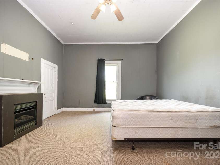 1637 College Avenue, Newton, NC 28658.  MLS# CAR4267245, YatesRealty ID 17301. 