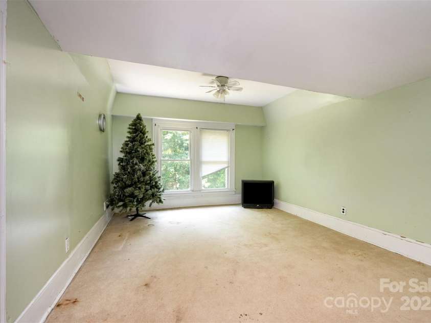 1637 College Avenue, Newton, NC 28658.  MLS# CAR4267245, YatesRealty ID 17301. 