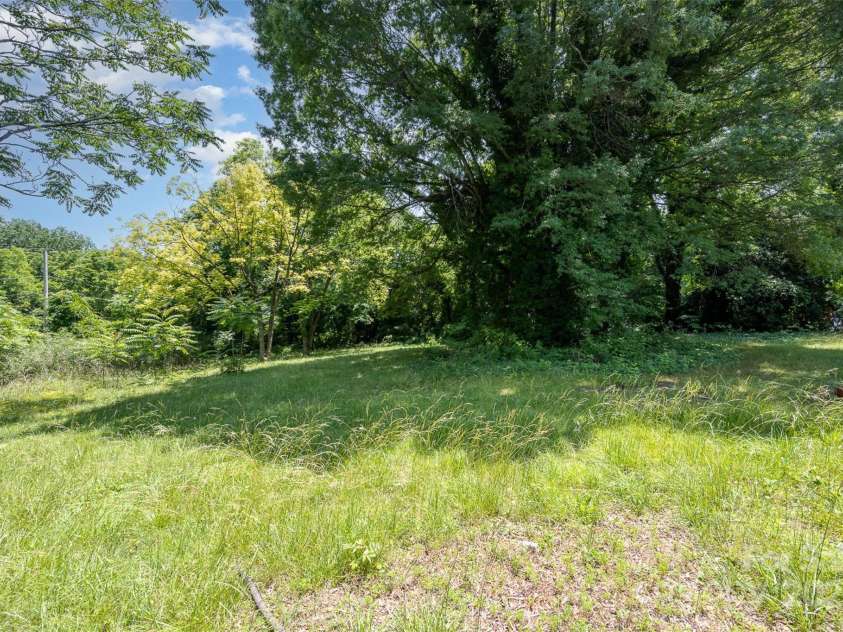 1637 College Avenue, Newton, NC 28658.  MLS# CAR4267245, YatesRealty ID 17301. 