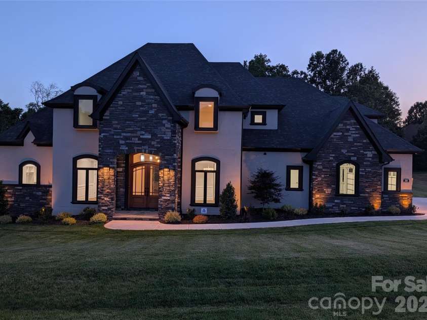 110 Hunts Landing Drive, Mooresville, NC 28117.  MLS# CAR4337376, YatesRealty ID 17302. 