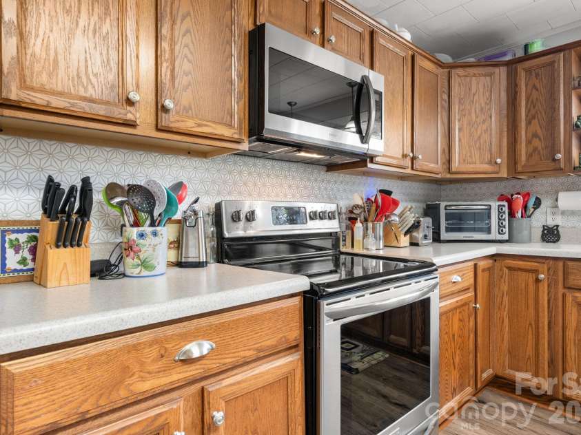 116 Hauss Ridge Road, Valdese, NC 28690.  MLS# CAR4370045, YatesRealty ID 17304. 