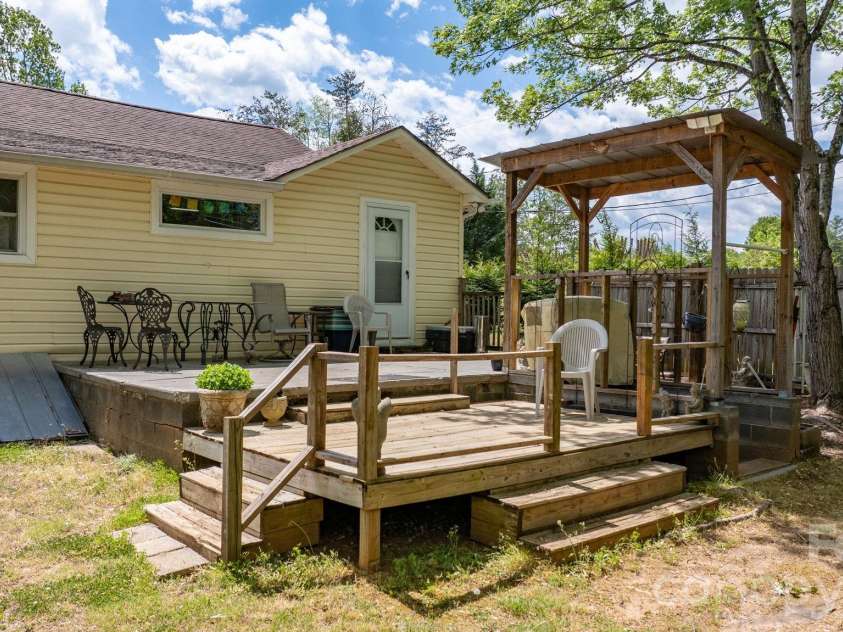 116 Hauss Ridge Road, Valdese, NC 28690.  MLS# CAR4370045, YatesRealty ID 17304. 