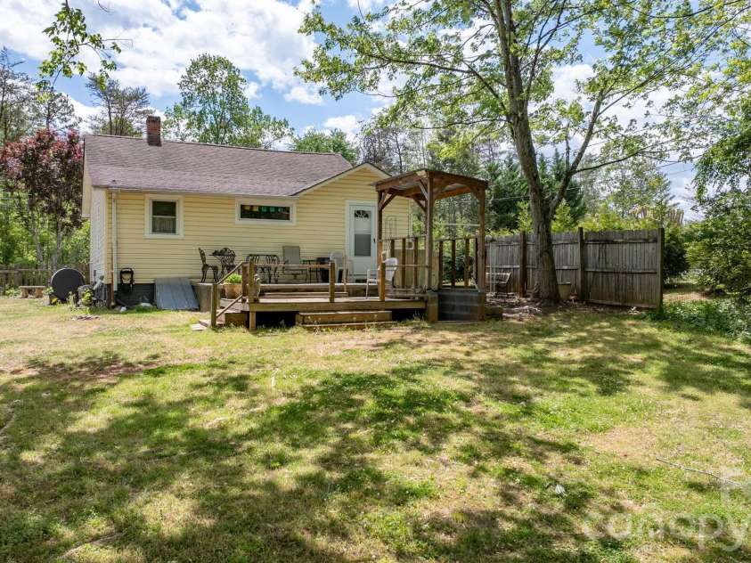 116 Hauss Ridge Road, Valdese, NC 28690.  MLS# CAR4370045, YatesRealty ID 17304. 