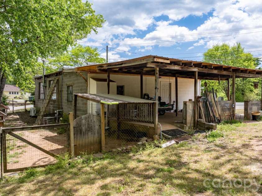 116 Hauss Ridge Road, Valdese, NC 28690.  MLS# CAR4370045, YatesRealty ID 17304. 