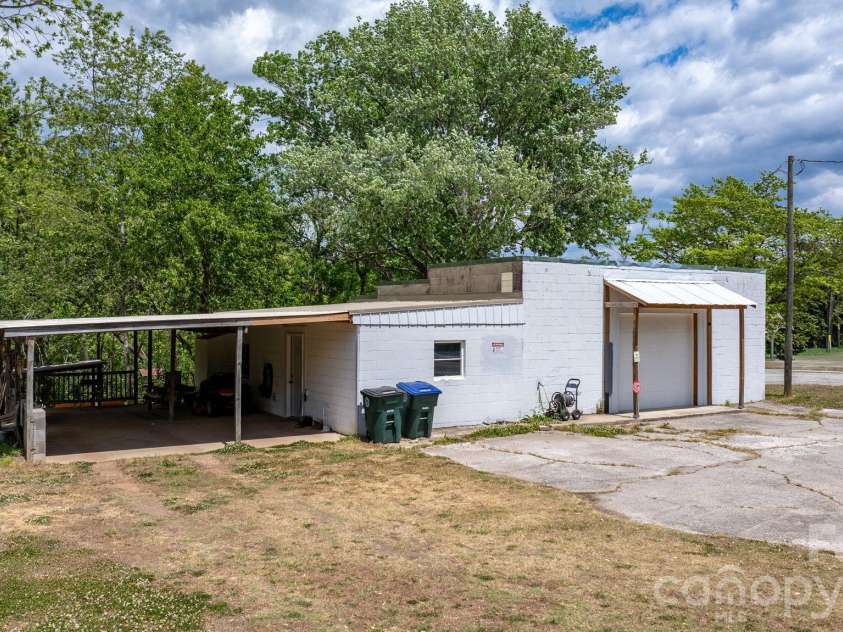 116 Hauss Ridge Road, Valdese, NC 28690.  MLS# CAR4370045, YatesRealty ID 17304. 
