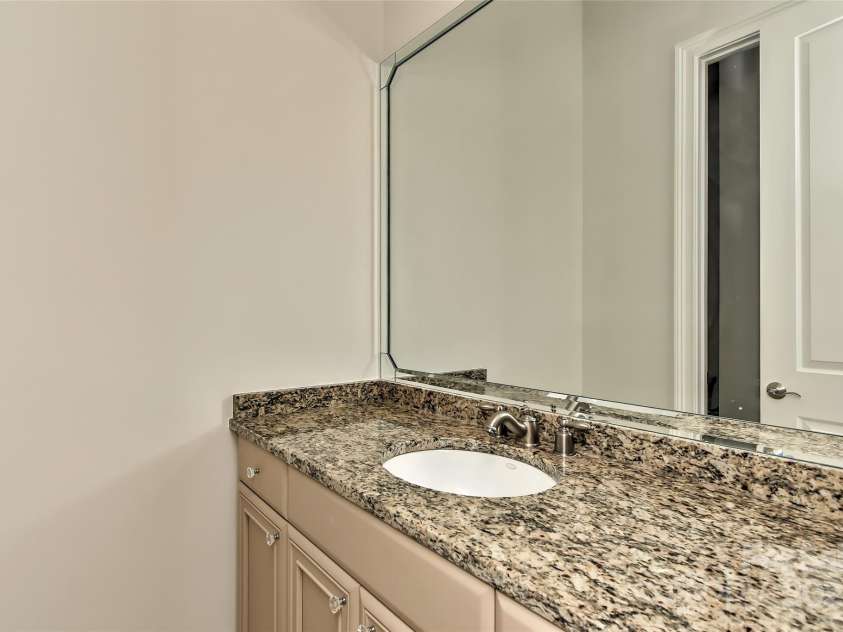 17210 Sulky Plough Road, Charlotte, NC 28277.  MLS# CAR4263867, YatesRealty ID 17305. Upper full bath