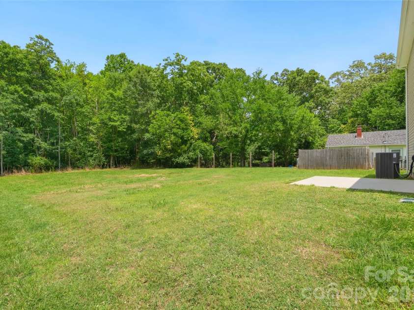 851 Armfield Street, Waxhaw, NC 28173.  MLS# CAR4330149, YatesRealty ID 17305. Back Yard
