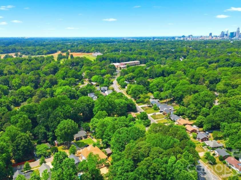 2625 Springway Drive, Charlotte, NC 28205.  MLS# CAR4333853, YatesRealty ID 17307. 