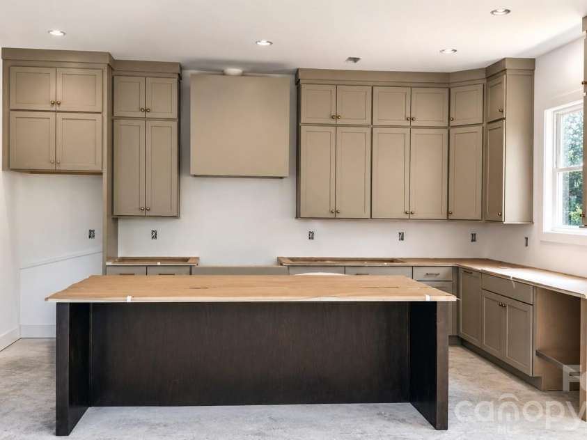 2625 Springway Drive, Charlotte, NC 28205.  MLS# CAR4333853, YatesRealty ID 17307. 
