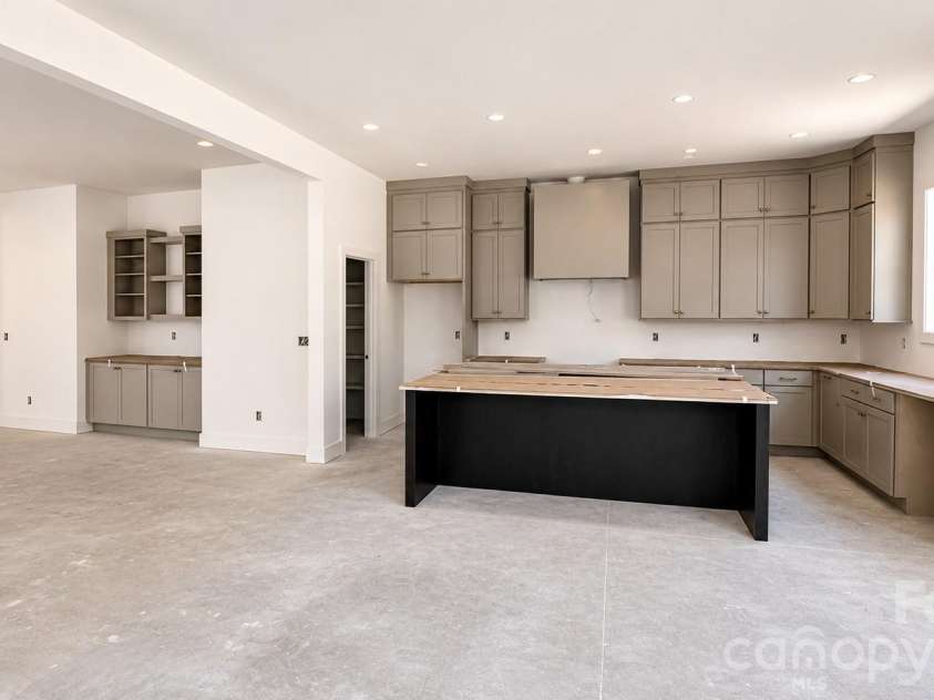 2625 Springway Drive, Charlotte, NC 28205.  MLS# CAR4333853, YatesRealty ID 17307. 