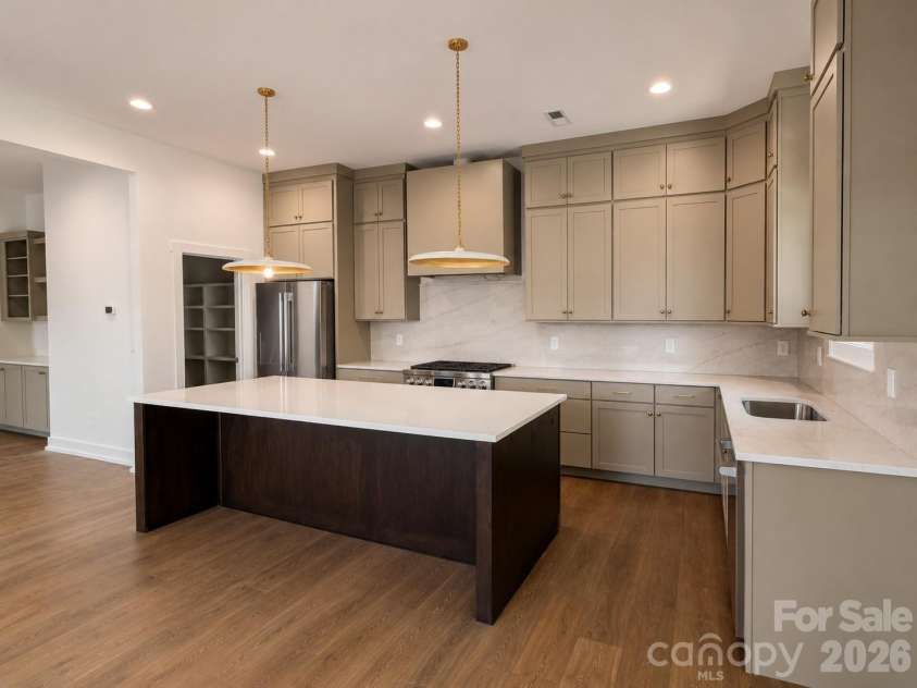 2625 Springway Drive, Charlotte, NC 28205.  MLS# CAR4333853, YatesRealty ID 17307. 