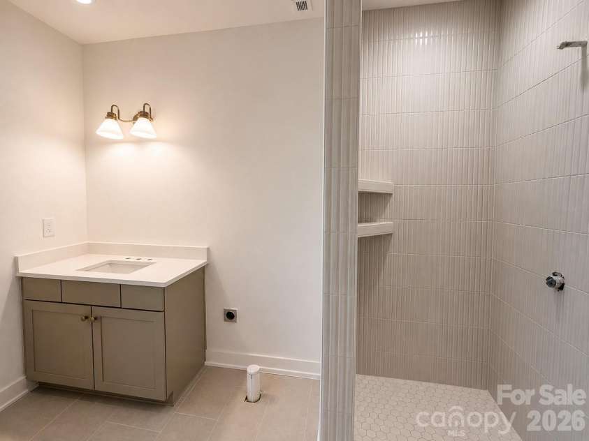 2625 Springway Drive, Charlotte, NC 28205.  MLS# CAR4333853, YatesRealty ID 17307. 