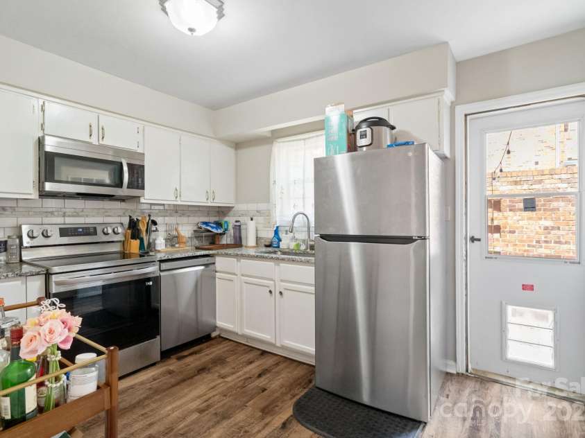6354 Old Pineville Road, Charlotte, NC 28217.  MLS# CAR4241134, YatesRealty ID 17307. 