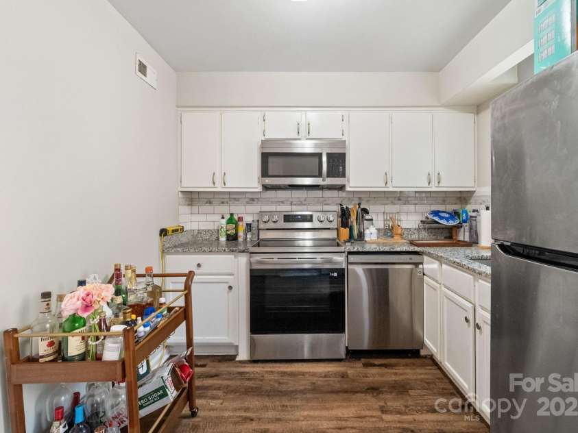 6354 Old Pineville Road, Charlotte, NC 28217.  MLS# CAR4241134, YatesRealty ID 17307. 
