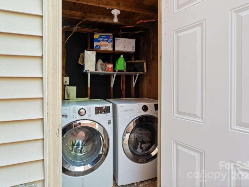 6354 Old Pineville Road, Charlotte, NC 28217.  MLS# CAR4241134, YatesRealty ID 17307. 