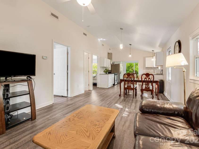 725 1st Avenue, Hendersonville, NC 28739.  MLS# CAR4260106, YatesRealty ID 17308. Living room