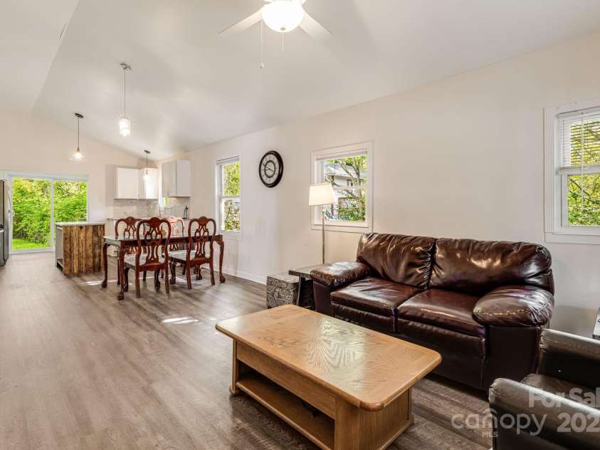 725 1st Avenue, Hendersonville, NC 28739.  MLS# CAR4260106, YatesRealty ID 17308. Open floor plan