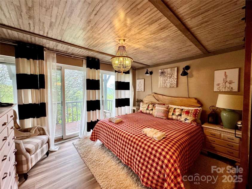 367 Skyleaf Drive, Sugar Mountain, NC 28604.  MLS# CAR4266334, YatesRealty ID 17309. 