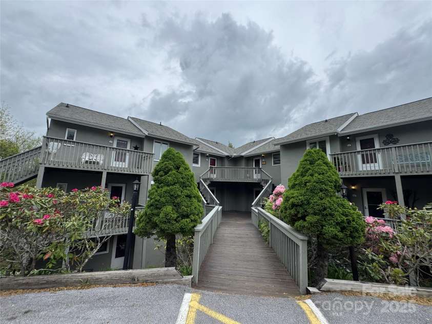 367 Skyleaf Drive, Sugar Mountain, NC 28604.  MLS# CAR4266334, YatesRealty ID 17309. 