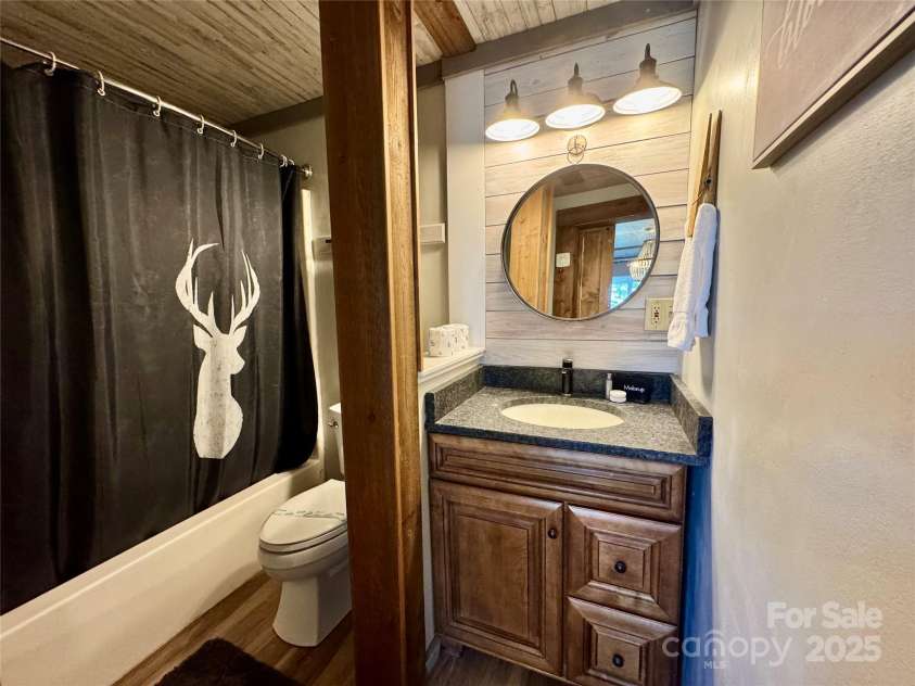 367 Skyleaf Drive, Sugar Mountain, NC 28604.  MLS# CAR4266334, YatesRealty ID 17309. Updated master bathroom