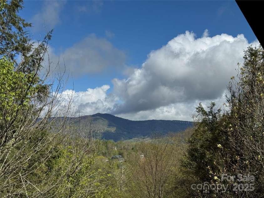 367 Skyleaf Drive, Sugar Mountain, NC 28604.  MLS# CAR4266334, YatesRealty ID 17309. View