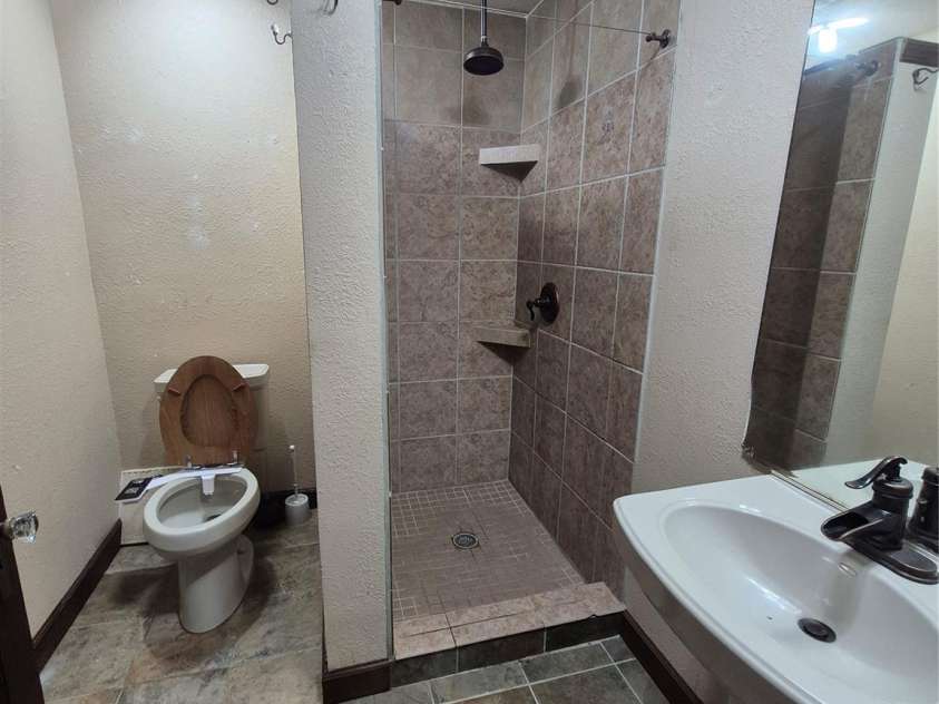 4 Three Dove Road, Candler, NC 28715.  MLS# CAR4258973, YatesRealty ID 17310. Bath 1