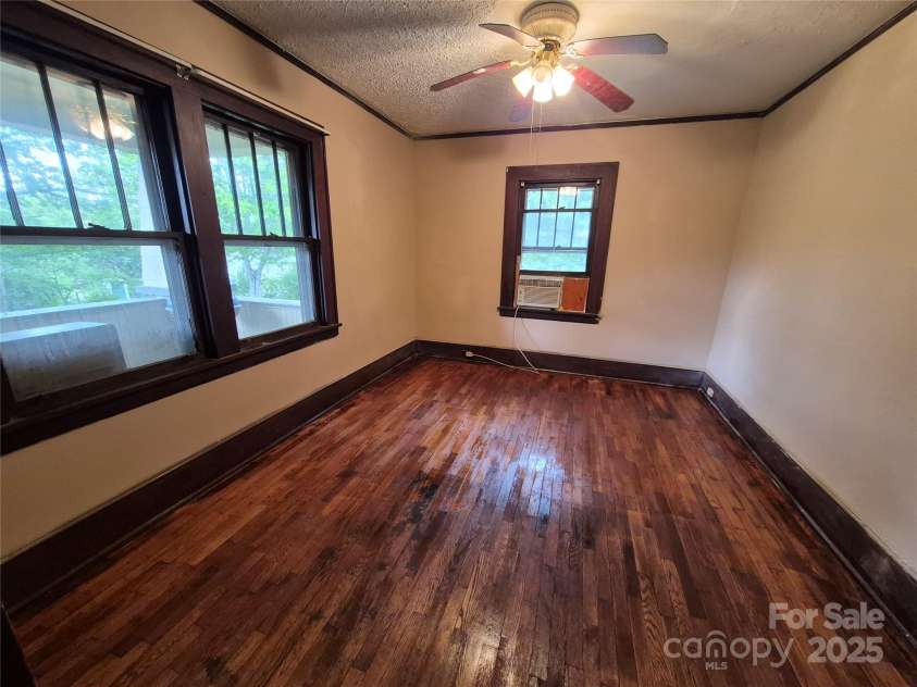 4 Three Dove Road, Candler, NC 28715.  MLS# CAR4258973, YatesRealty ID 17310. Br3