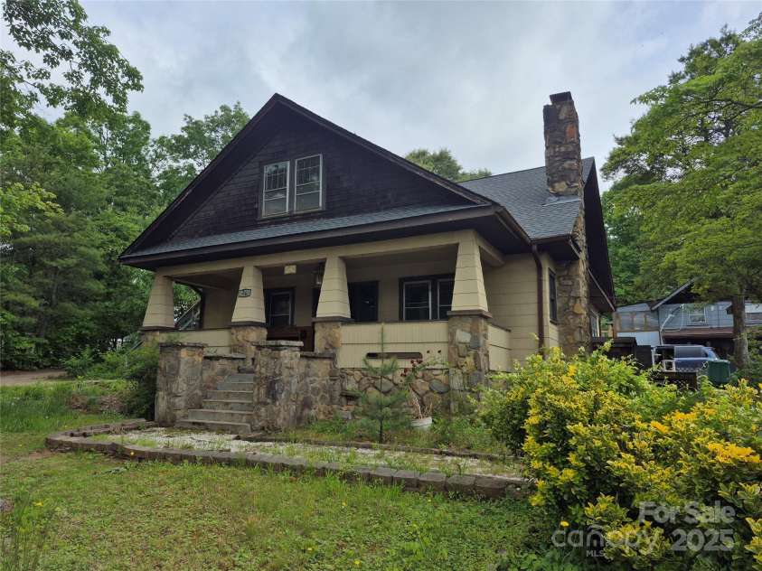 4 Three Dove Road, Candler, NC 28715.  MLS# CAR4258973, YatesRealty ID 17310. Front