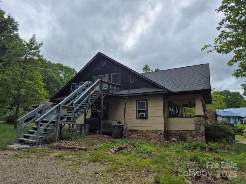 4 Three Dove Road, Candler, NC 28715.  MLS# CAR4258973, YatesRealty ID 17310. Left side