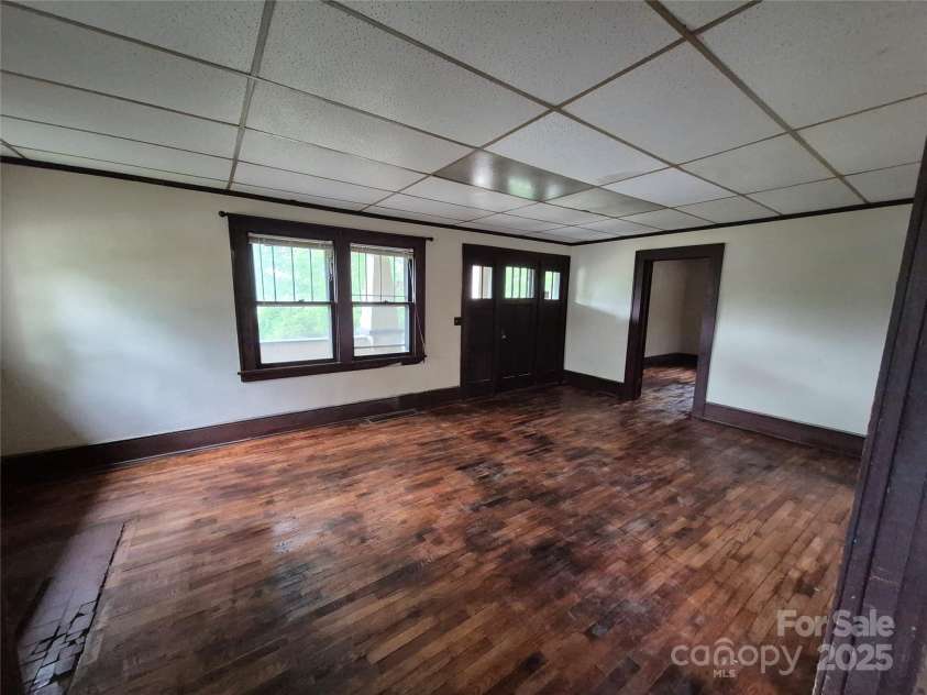 4 Three Dove Road, Candler, NC 28715.  MLS# CAR4258973, YatesRealty ID 17310. Living