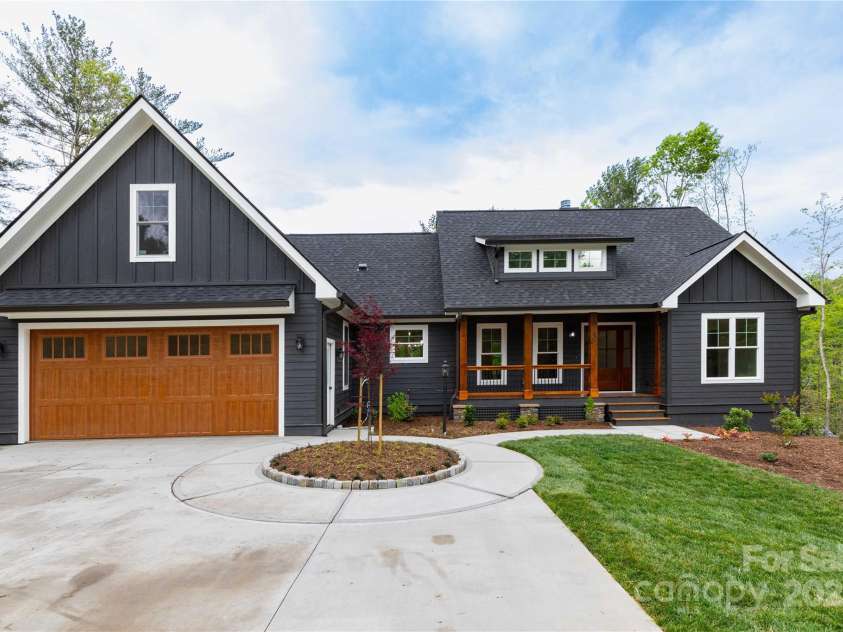 111 Laura Trace, Hendersonville, NC 28792.  MLS# CAR4211546, YatesRealty ID 17311. Front Yard