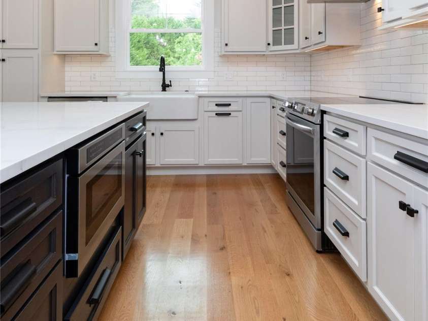 111 Laura Trace, Hendersonville, NC 28792.  MLS# CAR4211546, YatesRealty ID 17311. Kitchen