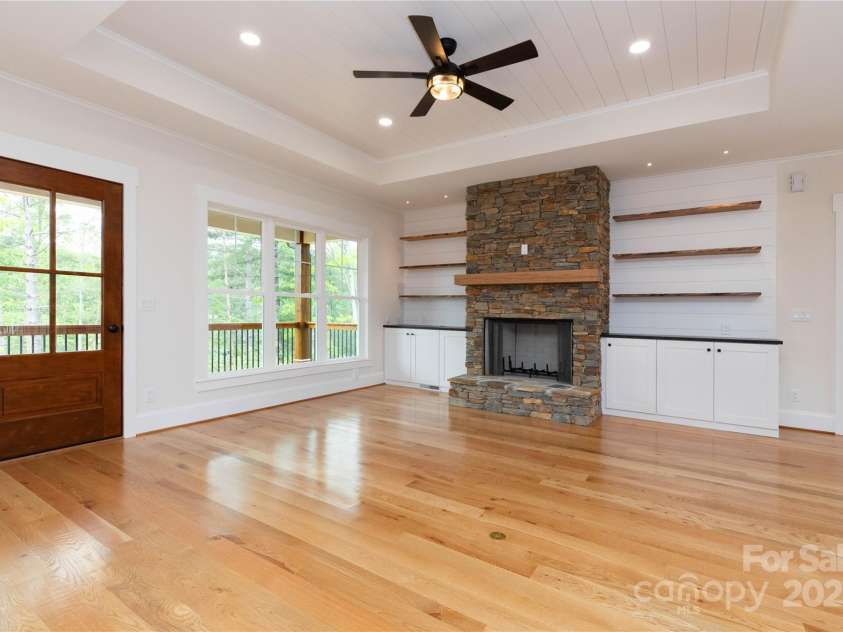 111 Laura Trace, Hendersonville, NC 28792.  MLS# CAR4211546, YatesRealty ID 17311. Living Room