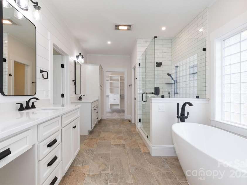 111 Laura Trace, Hendersonville, NC 28792.  MLS# CAR4211546, YatesRealty ID 17311. Primary Bathroom