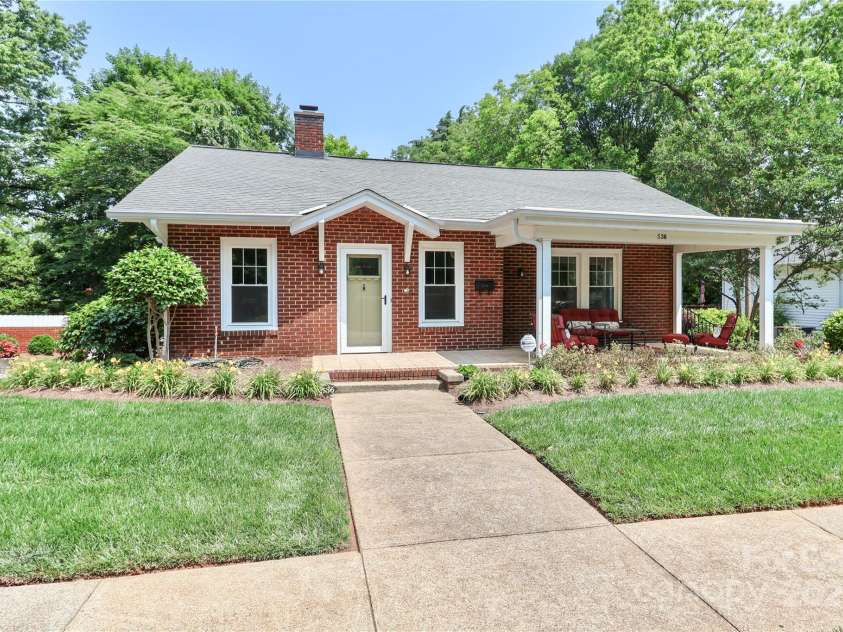 536 Carroll Street, Statesville, NC 28625.  MLS# CAR4266571, YatesRealty ID 17313. 