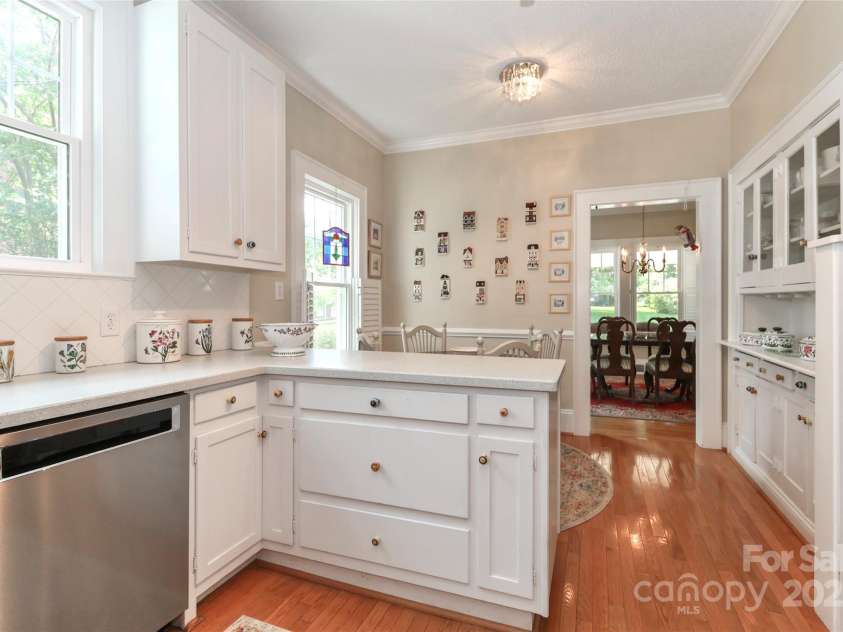 536 Carroll Street, Statesville, NC 28625.  MLS# CAR4266571, YatesRealty ID 17313. 