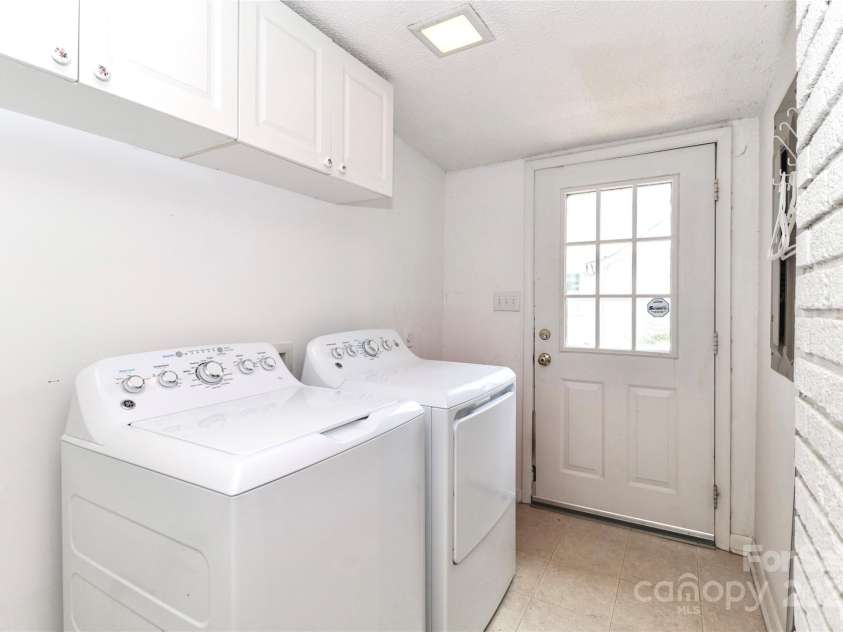 536 Carroll Street, Statesville, NC 28625.  MLS# CAR4266571, YatesRealty ID 17313. 