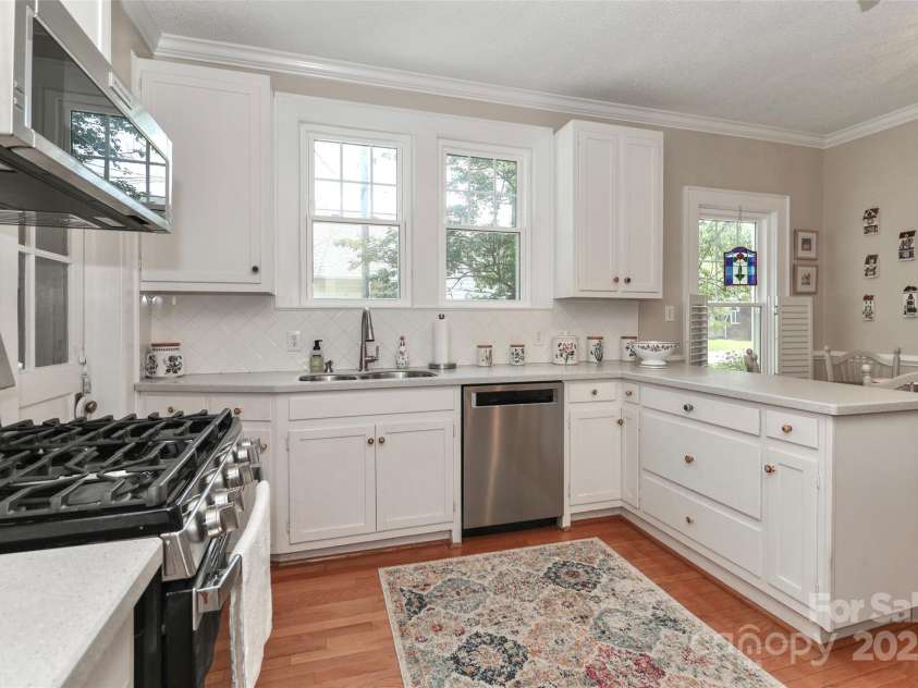 536 Carroll Street, Statesville, NC 28625.  MLS# CAR4266571, YatesRealty ID 17313. 