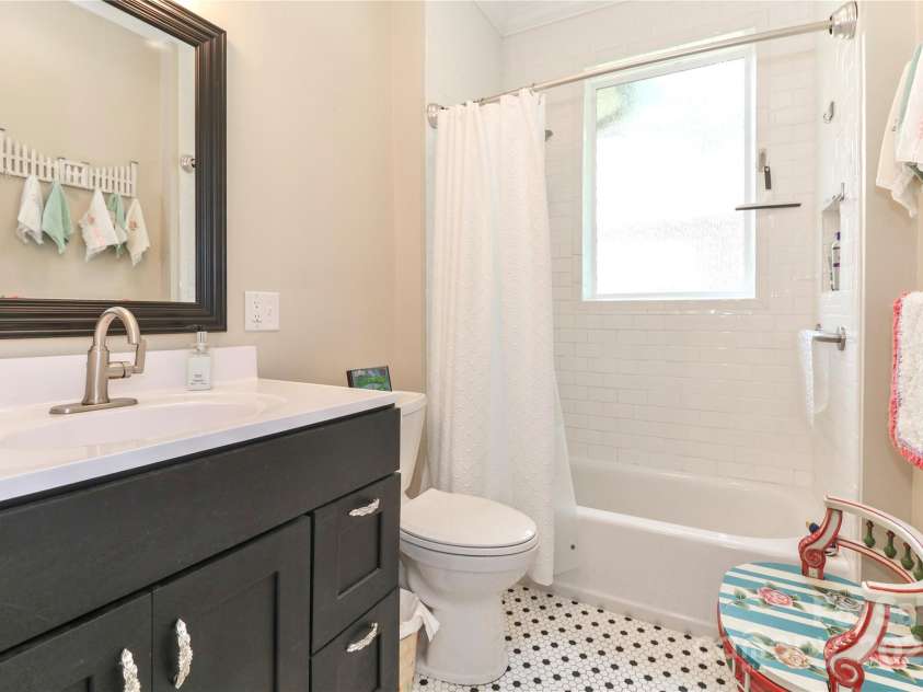 536 Carroll Street, Statesville, NC 28625.  MLS# CAR4266571, YatesRealty ID 17313. 