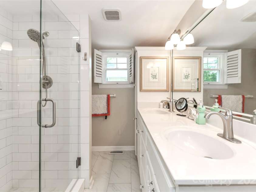 536 Carroll Street, Statesville, NC 28625.  MLS# CAR4266571, YatesRealty ID 17313. 