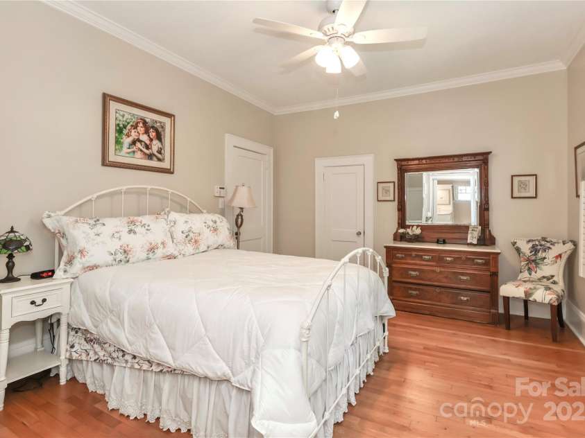 536 Carroll Street, Statesville, NC 28625.  MLS# CAR4266571, YatesRealty ID 17313. 