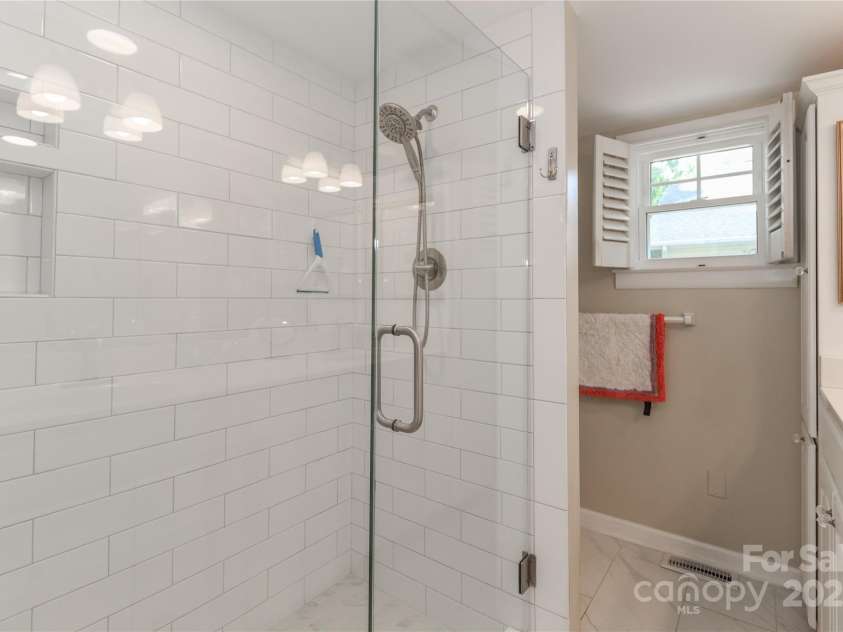 536 Carroll Street, Statesville, NC 28625.  MLS# CAR4266571, YatesRealty ID 17313. 